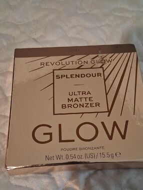 Revolution Glow Splendour Matte Bronzer - Warm Bronze